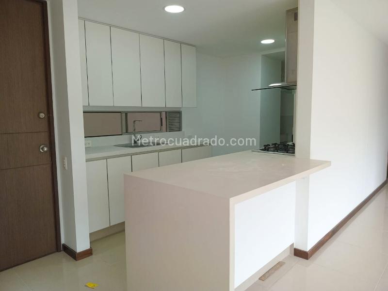 Piso – Medellín, El Tesoro, El Poblado - Más