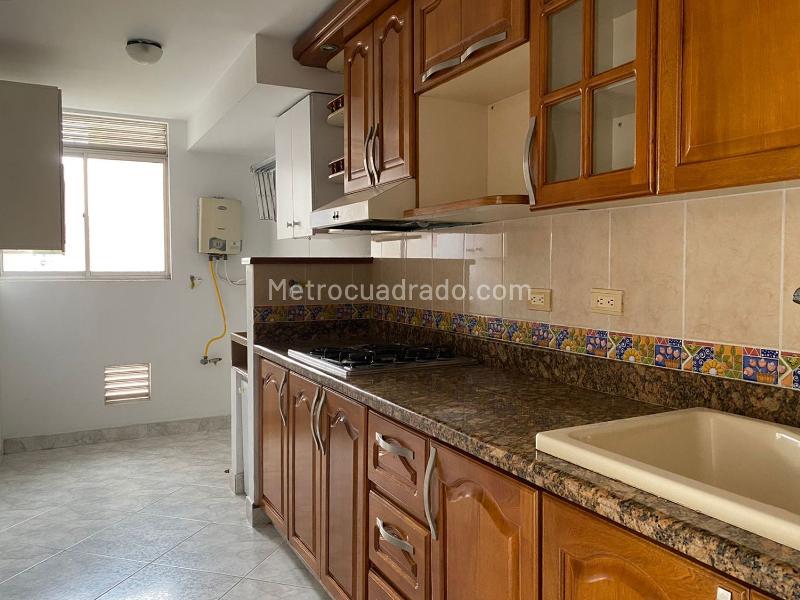 3BR Apartment with Study and Covered Parking in El Poblado - 6