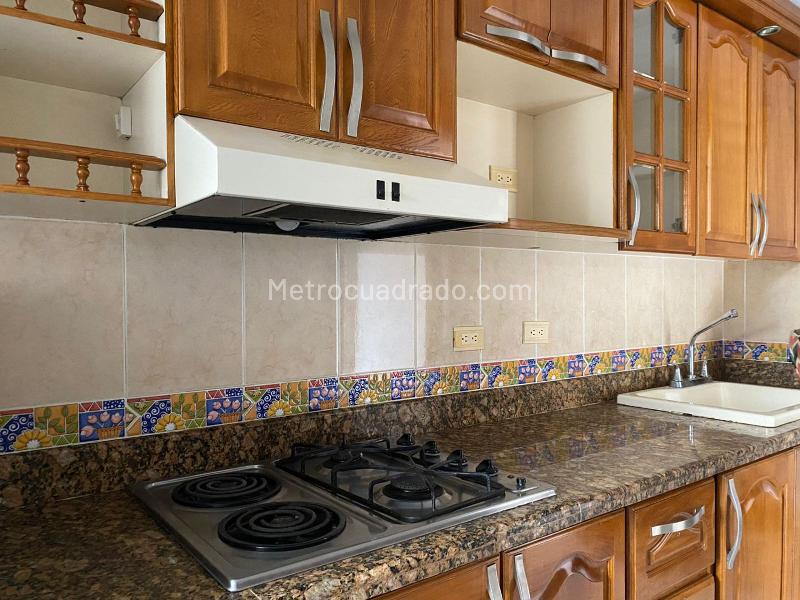 3BR Apartment with Study and Covered Parking in El Poblado - 8