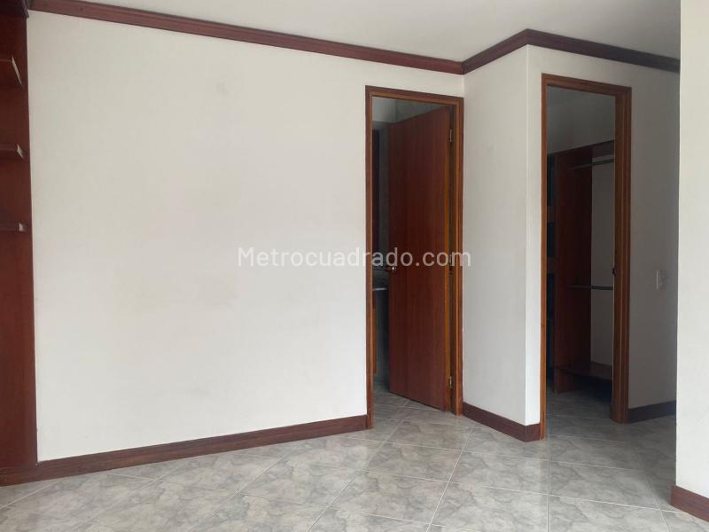3BR Apartment with Study and Covered Parking in El Poblado - 9