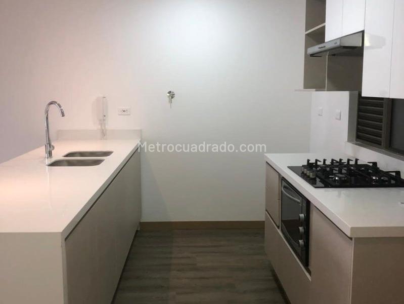 Apartamento Estudio de 1 Alcoba en Conjunto Cerrado en El Poblado - 4