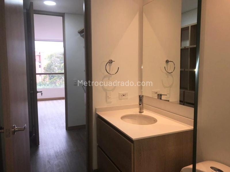 Apartamento Estudio de 1 Alcoba en Conjunto Cerrado en El Poblado - 7