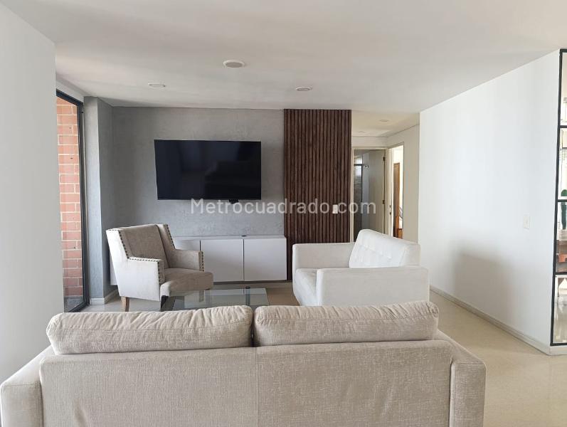 Furnished 3BR Apartment with Gym in El Poblado - 4