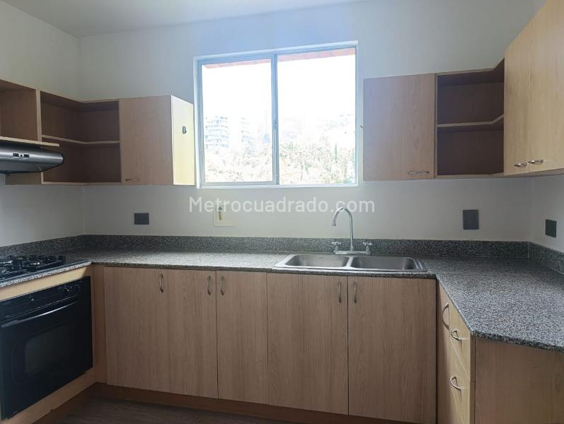 Apartamento Elegante de 3 Alcobas con Gimnasio en El Poblado - 3