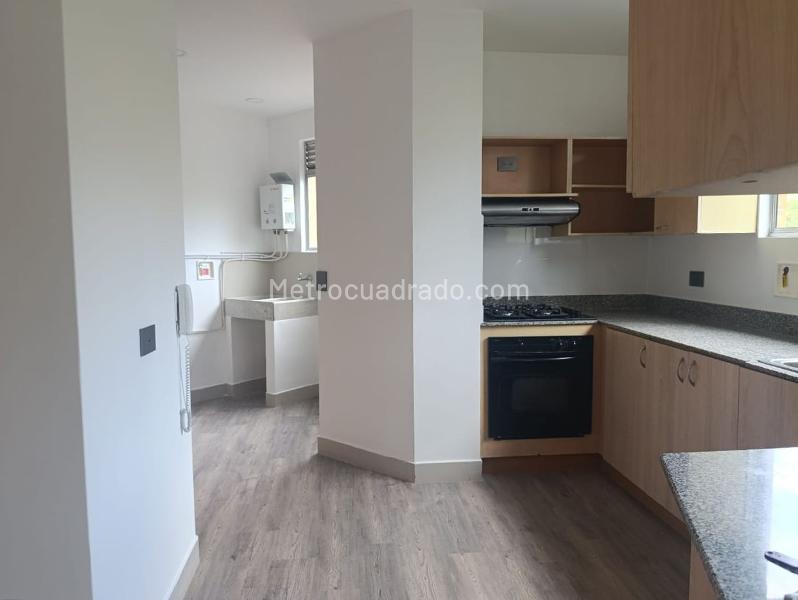 Apartamento Elegante de 3 Alcobas con Gimnasio en El Poblado - 4