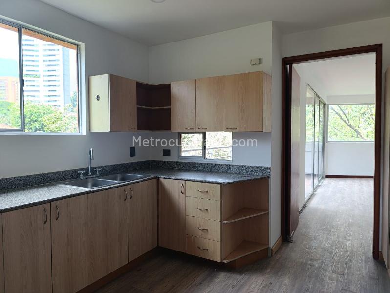 Apartamento Elegante de 3 Alcobas con Gimnasio en El Poblado - 5