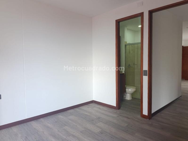 Apartamento Elegante de 3 Alcobas con Gimnasio en El Poblado - 8