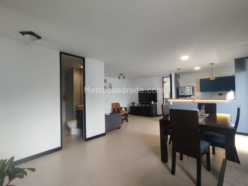 Apartamento Moderno de 2 Alcobas con Piscina en El Poblado - 3