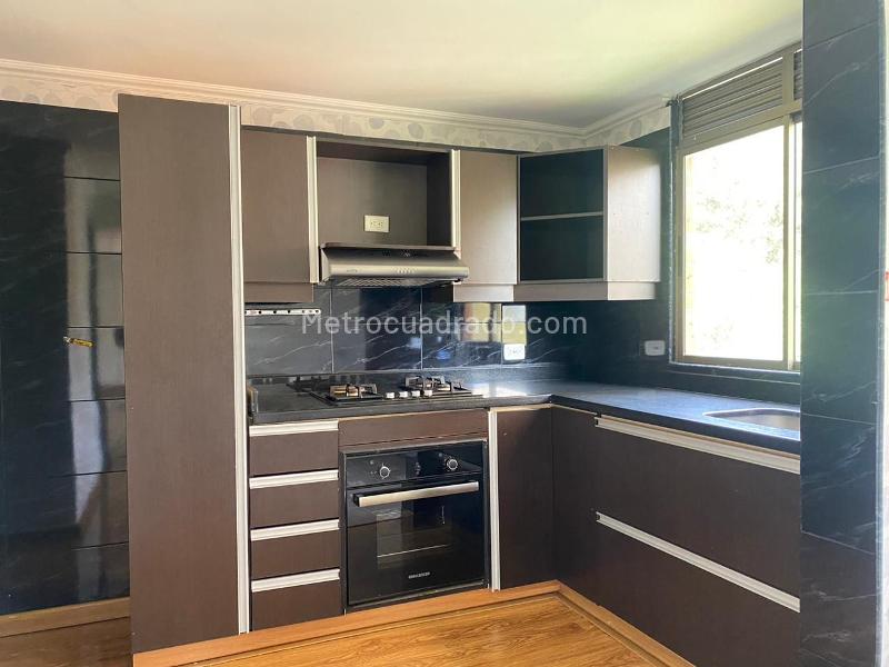 Apartamento de 3 Alcobas con Balcón y Parqueo Lineal Cubierto en El Poblado - 5