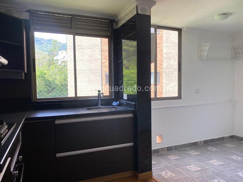 Apartamento de 3 Alcobas con Balcón y Parqueo Lineal Cubierto en El Poblado - 6