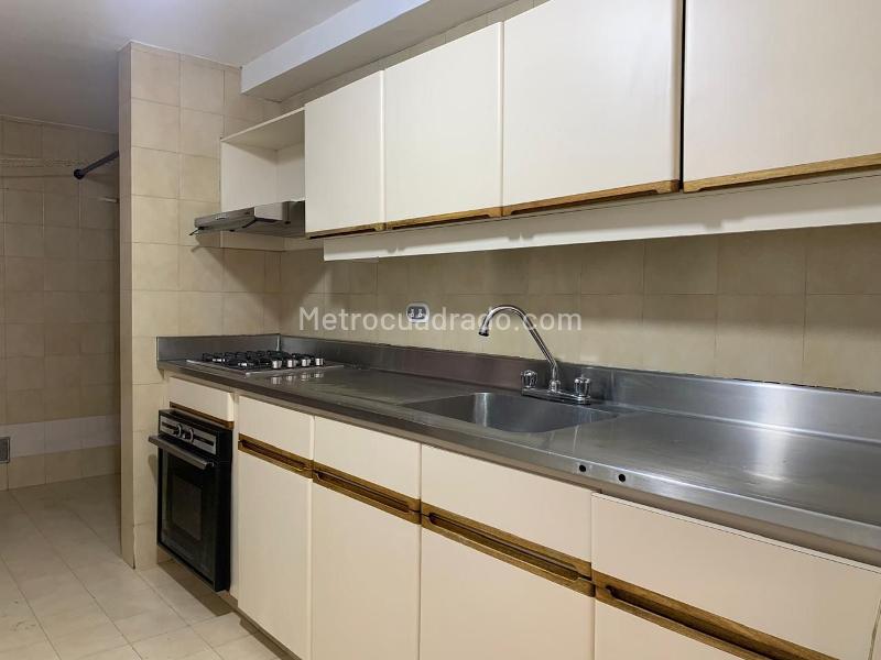 Apartamento Amplio de 3 Alcobas con Balcón en El Poblado - 5
