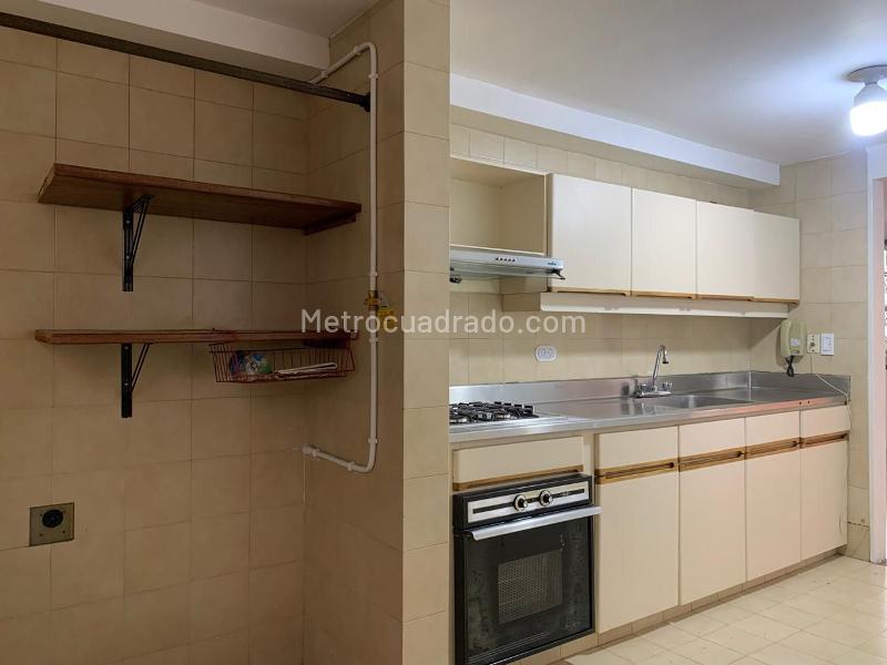 Apartamento Amplio de 3 Alcobas con Balcón en El Poblado - 6