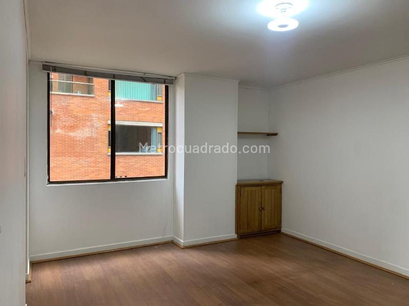 Apartamento Amplio de 3 Alcobas con Balcón en El Poblado - 7