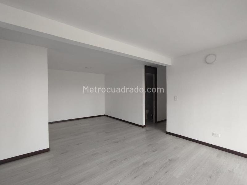 Apartamento de 3 Alcobas con Balcón y Parqueadero Cubierto en El Poblado - 3