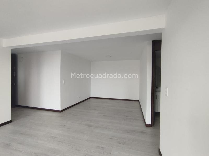 Apartamento de 3 Alcobas con Balcón y Parqueadero Cubierto en El Poblado - 6