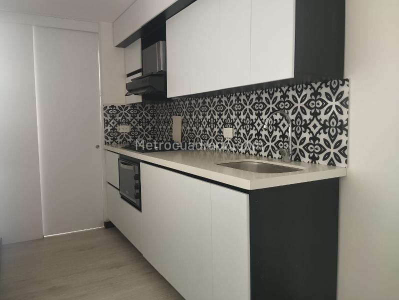 Apartamento de 3 Alcobas con Balcón y Parqueadero Cubierto en El Poblado - 8