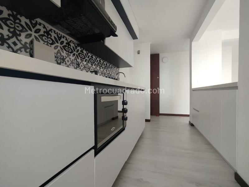 Apartamento de 3 Alcobas con Balcón y Parqueadero Cubierto en El Poblado - 9