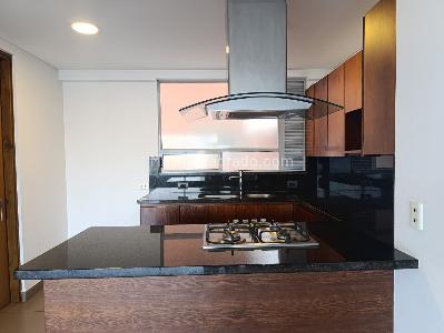 Apartamento de 2 alcobas en venta en El Poblado, Medellín, 119 m² · foto 4 de 16