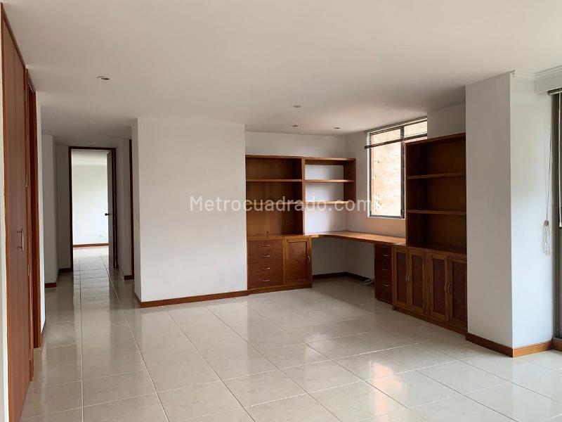 Modern 2BR Apartment Near Supermarkets in El Poblado - 4