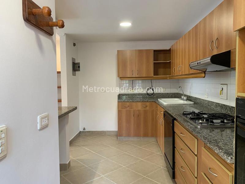 Modern 2BR Apartment Near Supermarkets in El Poblado - 6
