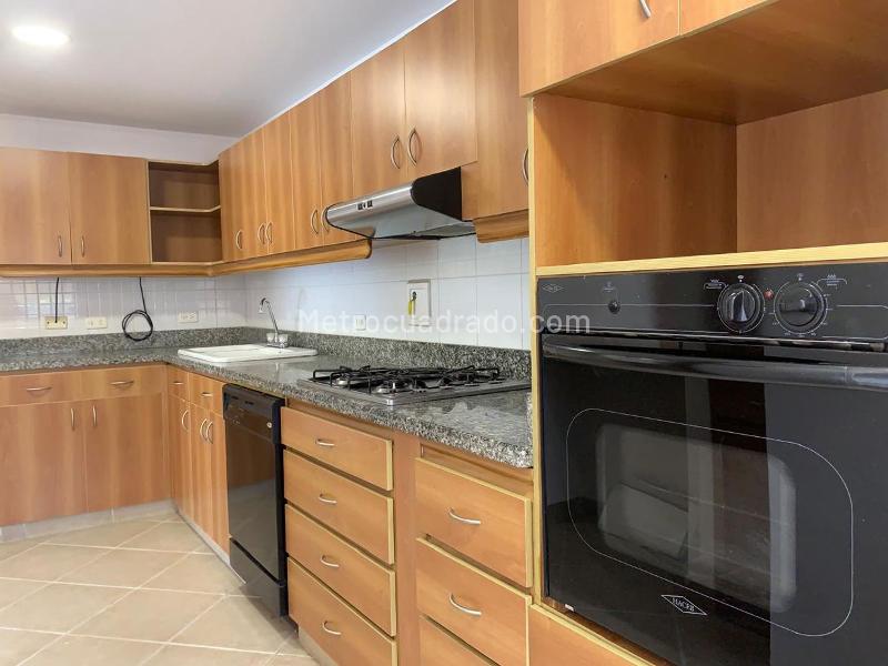 Modern 2BR Apartment Near Supermarkets in El Poblado - 7