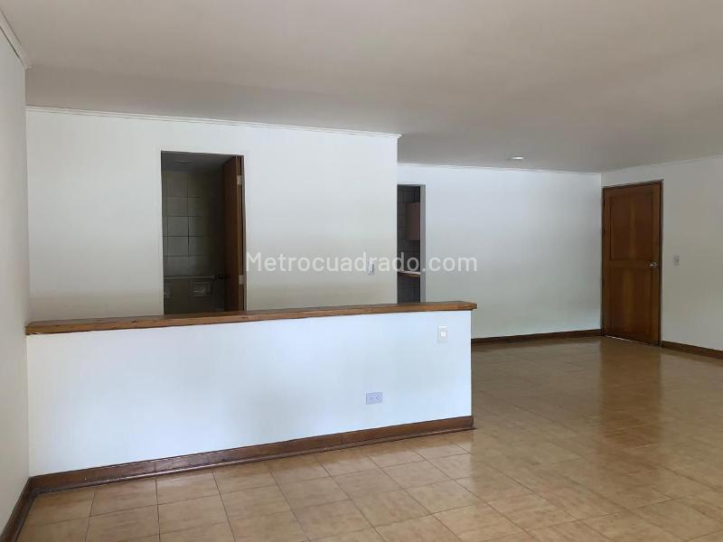 Spacious 3BR Apartment with 3 Baths in El Poblado - 2