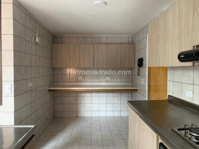 Spacious 3BR Apartment with 3 Baths in El Poblado - 4