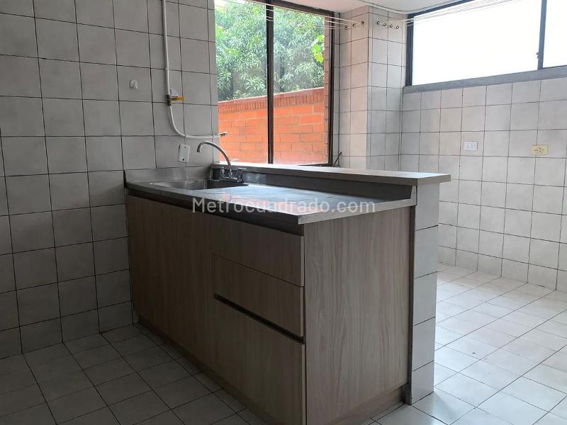 Spacious 3BR Apartment with 3 Baths in El Poblado - 6