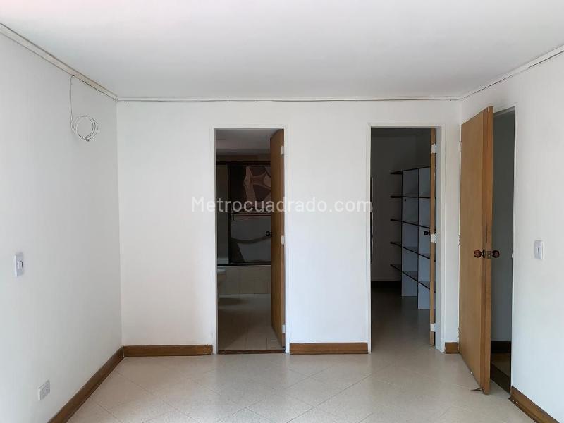 Spacious 3BR Apartment with 3 Baths in El Poblado - 8