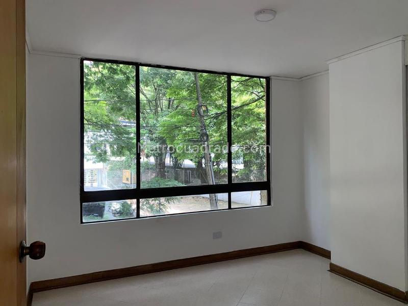Spacious 3BR Apartment with 3 Baths in El Poblado - 9