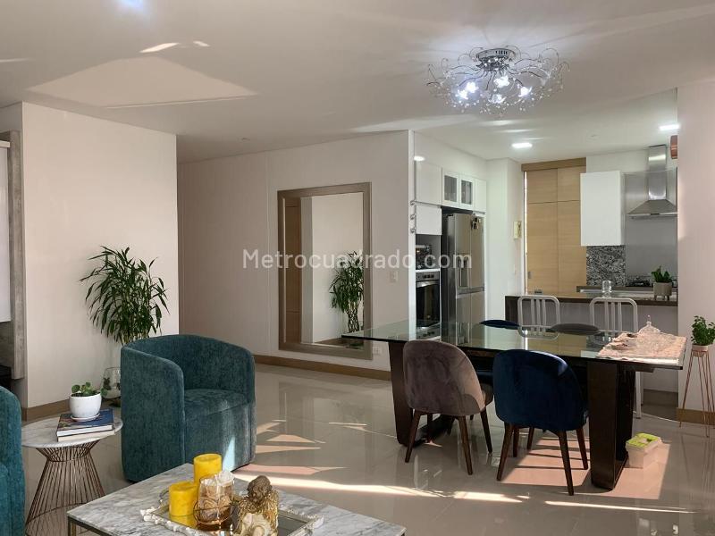 Apartamento Amoblado de 3 Alcobas en El Poblado (4 Baños) - 2