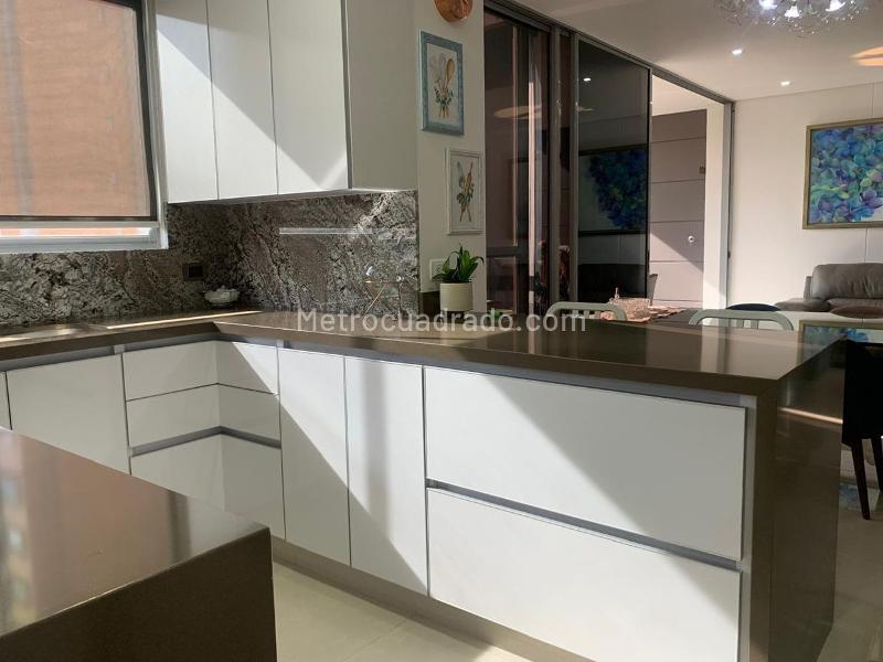 Apartamento Amoblado de 3 Alcobas en El Poblado (4 Baños) - 8