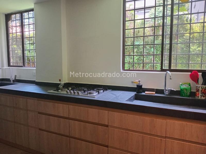 Apartamento amoblado de 2 Alcobas con Balcón en El Poblado - 7