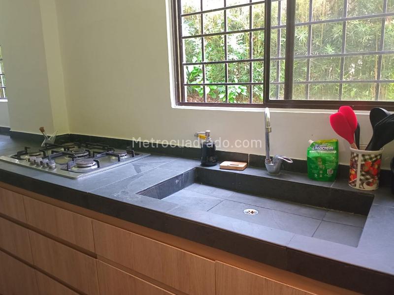 Apartamento amoblado de 2 Alcobas con Balcón en El Poblado - 8