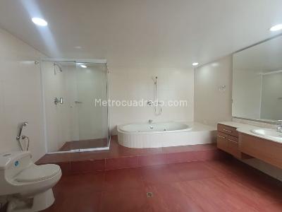 Apartamento de 3 alcobas en venta en El Poblado, Medellín, 380 m² · foto 15 de 19