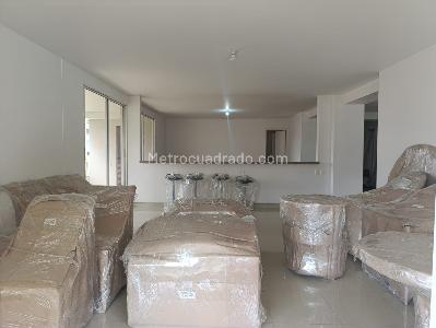 Apartamento de 3 alcobas en venta en El Poblado, Medellín, 380 m² · foto 2 de 19
