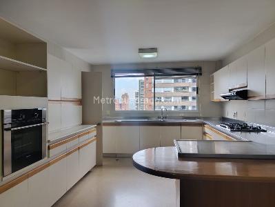 Apartamento de 3 alcobas en venta en El Poblado, Medellín, 380 m² · foto 5 de 19