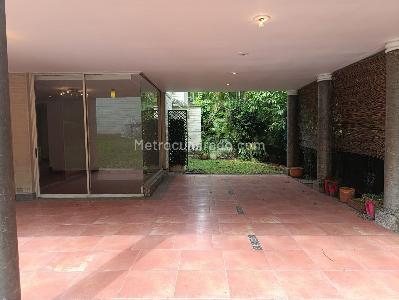 Casa de 3 alcobas en venta en El Poblado, Medellín, 289 m² · foto 18 de 19