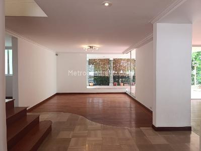 Casa de 3 alcobas en venta en El Poblado, Medellín, 289 m² · foto 2 de 19