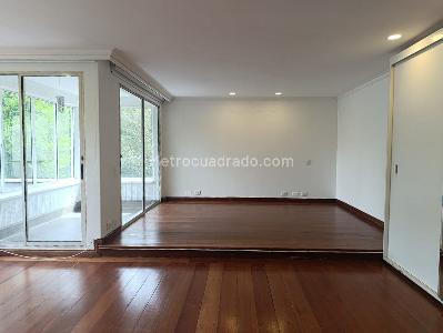Casa de 3 alcobas en venta en El Poblado, Medellín, 289 m² · foto 3 de 19