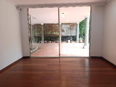 Casa de 3 alcobas en venta en El Poblado, Medellín, 289 m² · foto 4 de 19