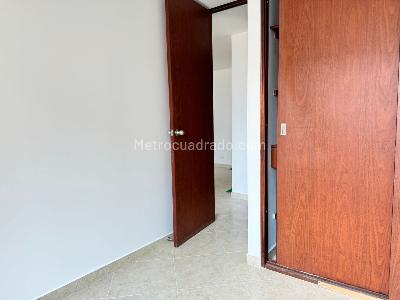 Apartamento de 3 alcobas en arriendo en Patio Bonito, Medellín, 92 m² · foto 10 de 14