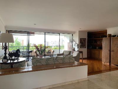 Apartamento de 3 alcobas en venta en El Poblado, Medellín, 193 m² · foto 2 de 19