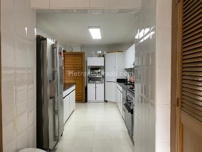 Apartamento de 3 alcobas en venta en El Poblado, Medellín, 193 m² · foto 6 de 19