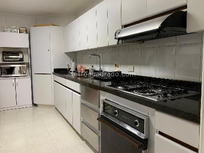 Apartamento de 3 alcobas en venta en El Poblado, Medellín, 193 m² · foto 8 de 19