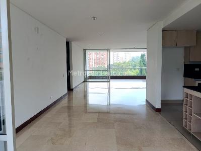 Apartamento en arriendo en El Poblado, Medellín · foto 3 de 19