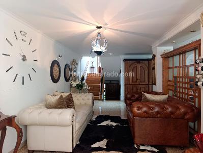 Casa de 3 alcobas en venta en El Poblado, Medellín, 240 m² · foto 2 de 20