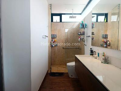 Apartamento de 2 alcobas en venta en El Poblado, Medellín, 129 m² · foto 18 de 20