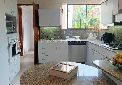 Apartamento de 3 alcobas en venta en Los Balsos, Medellín, 212 m² · foto 5 de 19