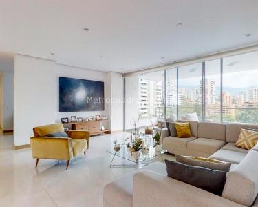 Apartamento de 3 alcobas en arriendo en El Poblado, Medellín, 186 m² · foto 2 de 12